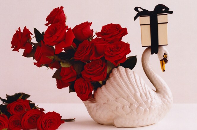 Jo Malone London Box on Ceramic Swan With Red Roses 