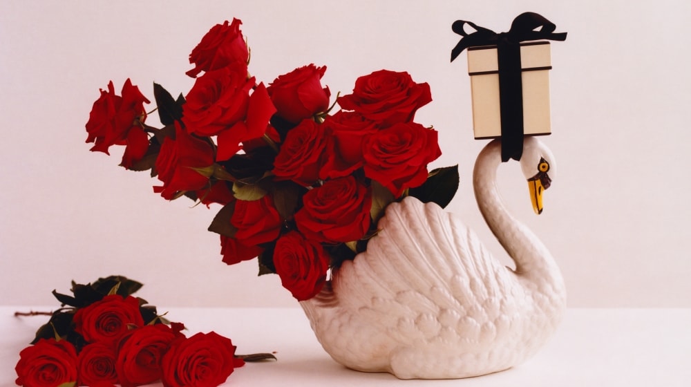 Ceramic White swan with red roses and Jo Malone London Gift Box