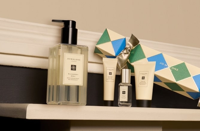 Black Friday Gift Complimentary Body & Hand Wash and Cracker