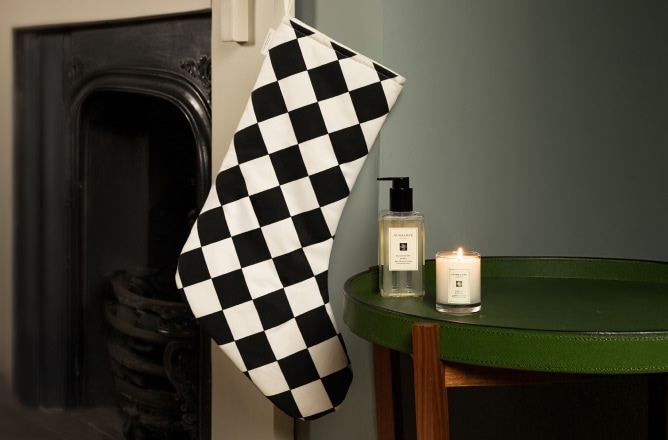 Black Friday Gift Complimentary Scented Duo and Limited-Edition Stocking